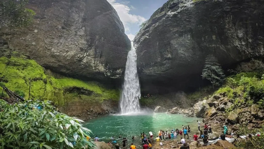 Devkund Waterfall best time to visit
