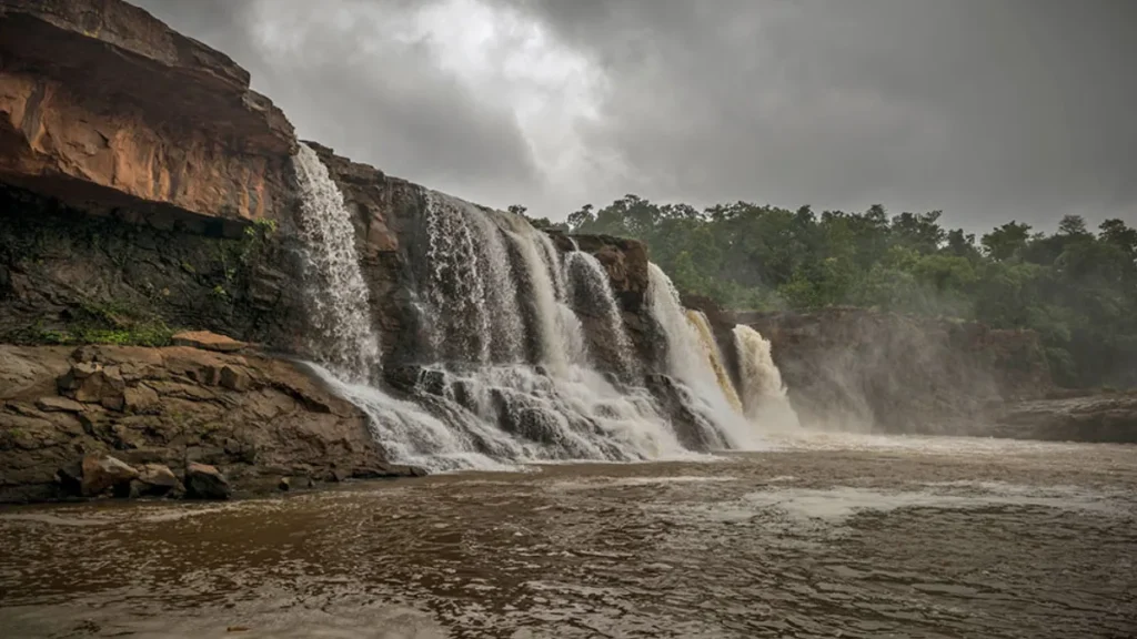 Gira Waterfalls Dang